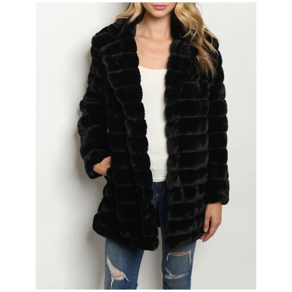 ❄️LAST3️⃣//PLUSH BLACK FUR COAT